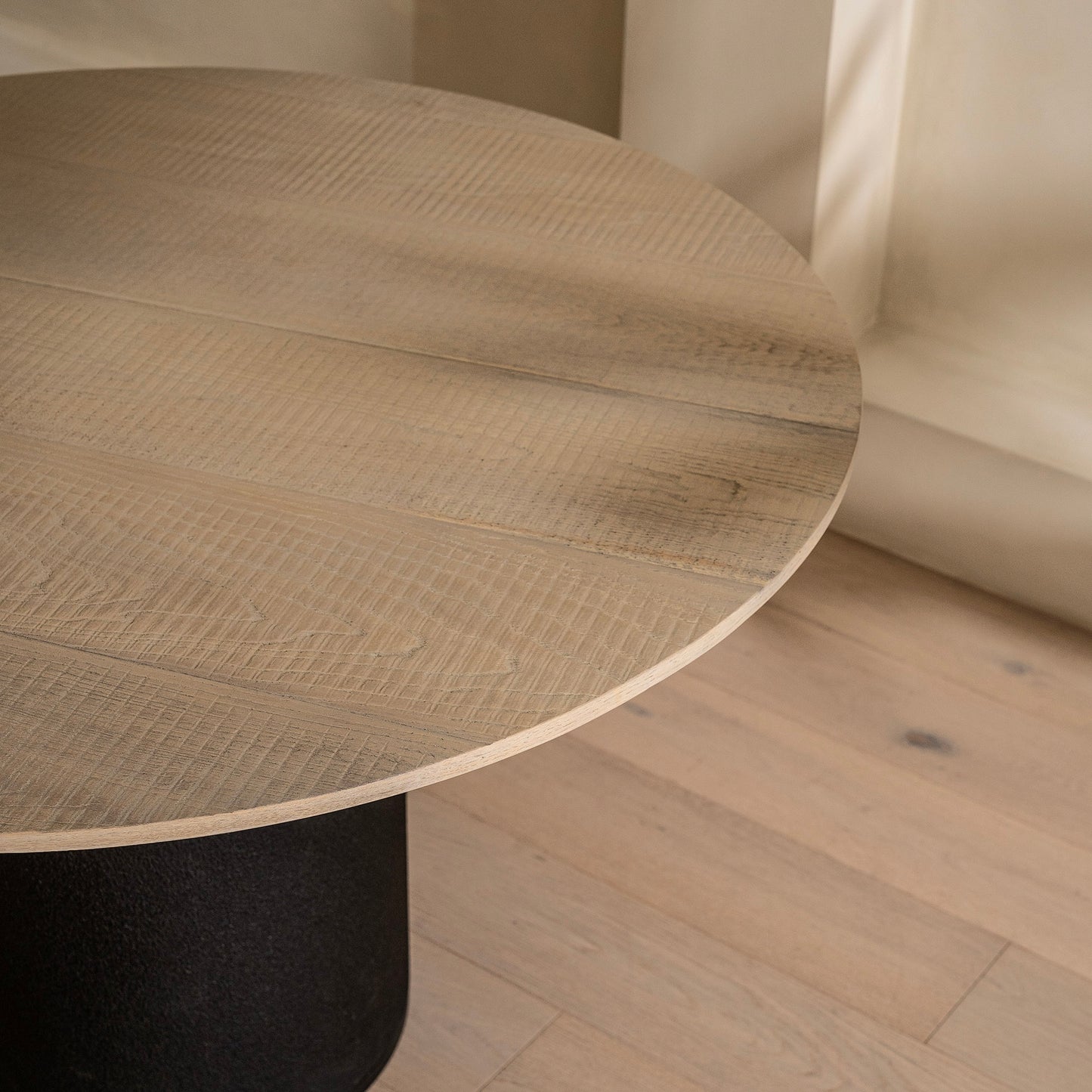 Calabasas Dining Table | 127 Diameter, Whitewash & Black