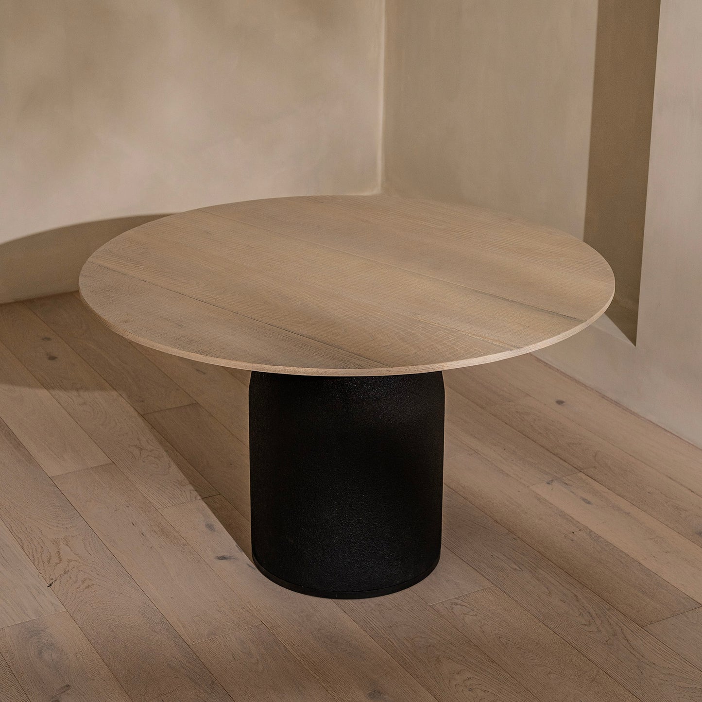 Calabasas Dining Table | 127 Diameter, Whitewash & Black