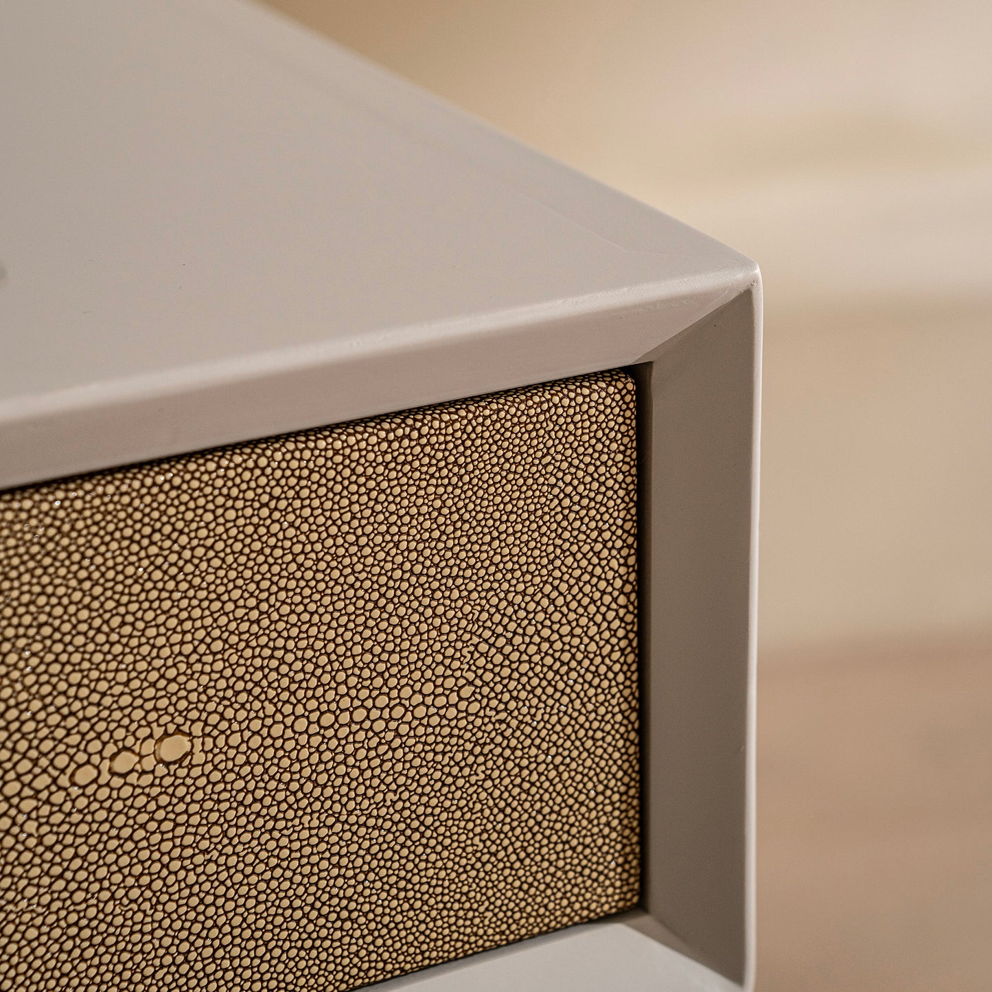 Airlie Bedside Table | 500 Wide White, Shagreen & Brass Forged Metal, 1 Drawer