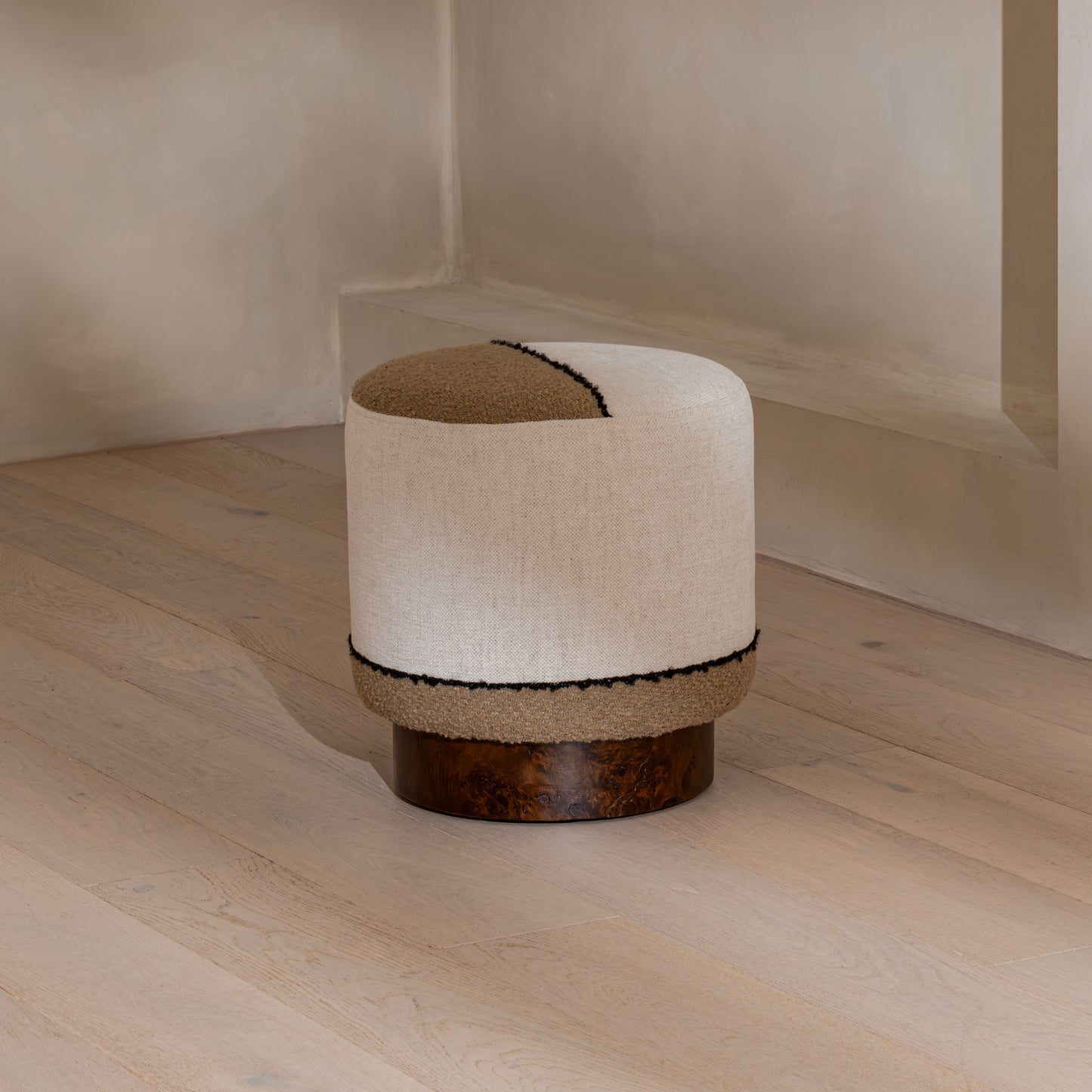 Abingdon Tailored Burl Ottoman | Élitis Ambienti Levante