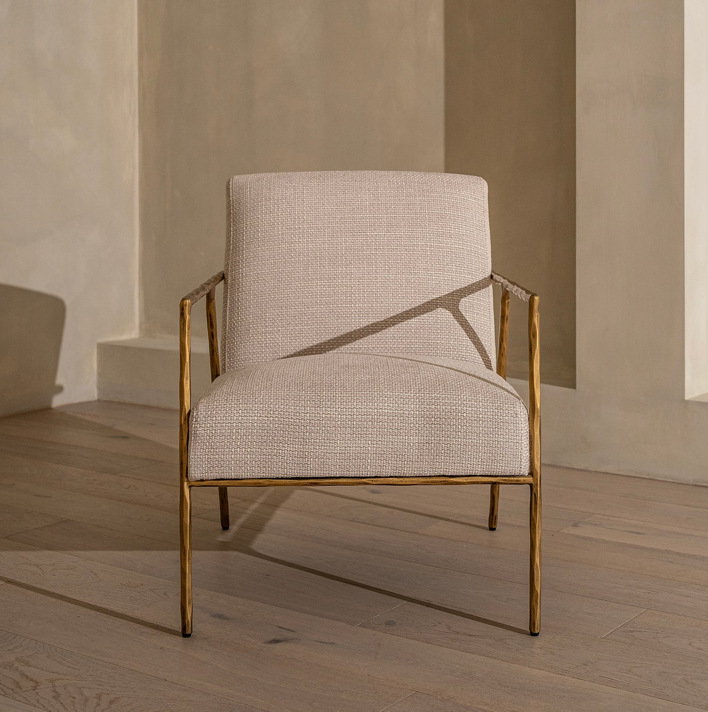 Marino Feature Chair