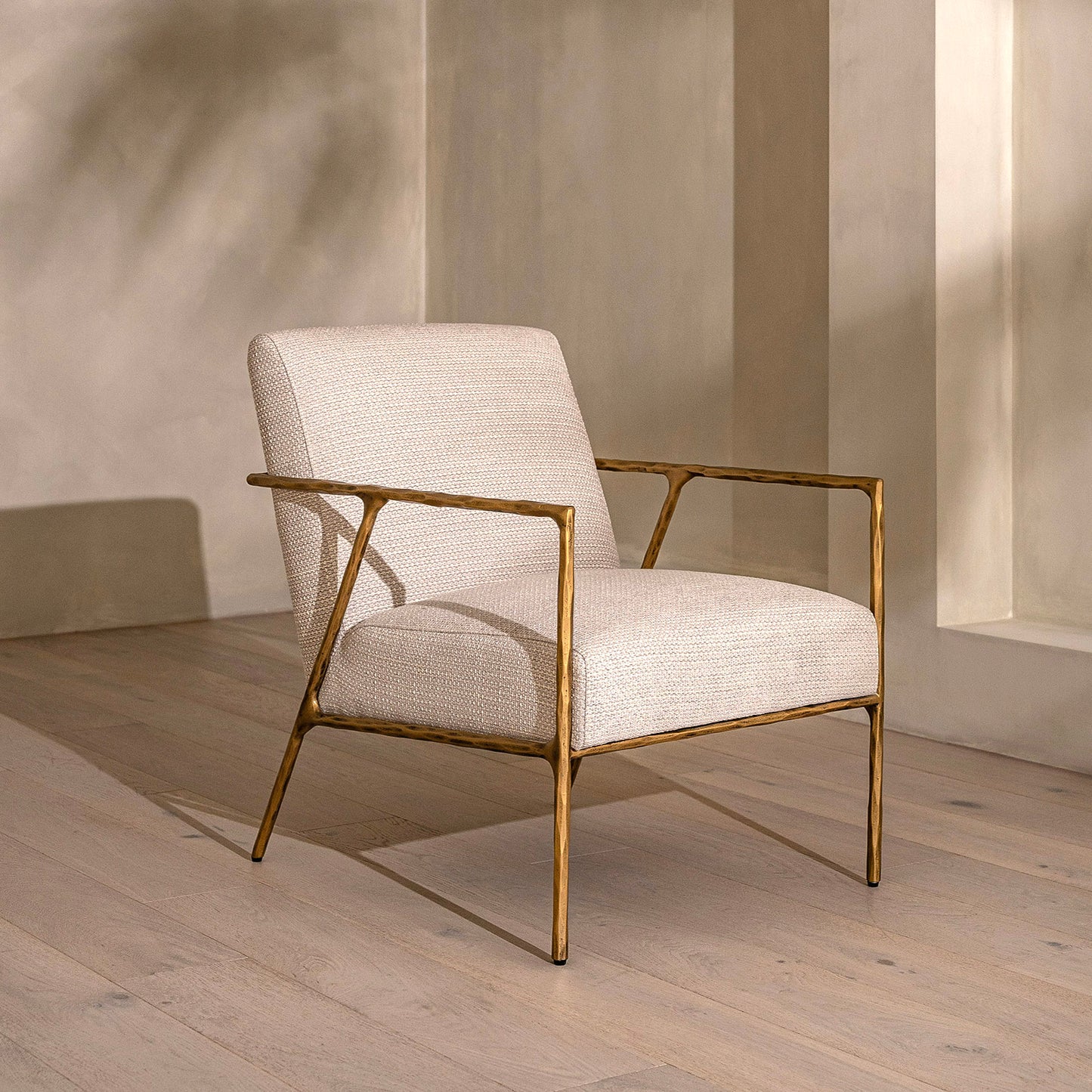 Marino Feature Chair